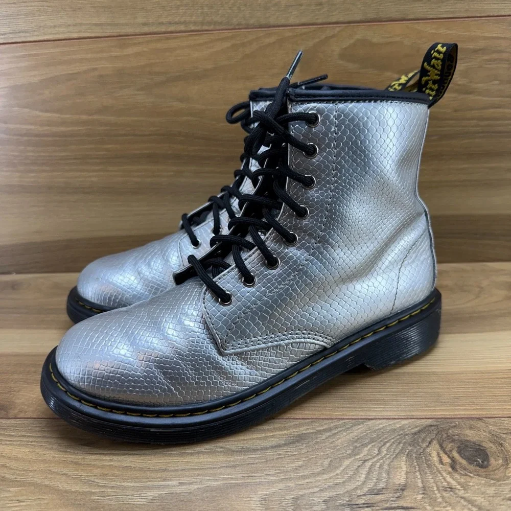 Dr Martens Combat Boots‎ Girls Youth Size 4 Metallic Silver Snake Print Punk